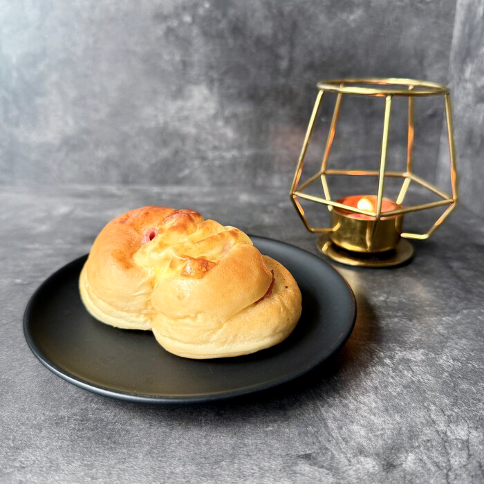 CHICKEN HAM AND CHEESE BREAD (MIN 10 PIECES)
