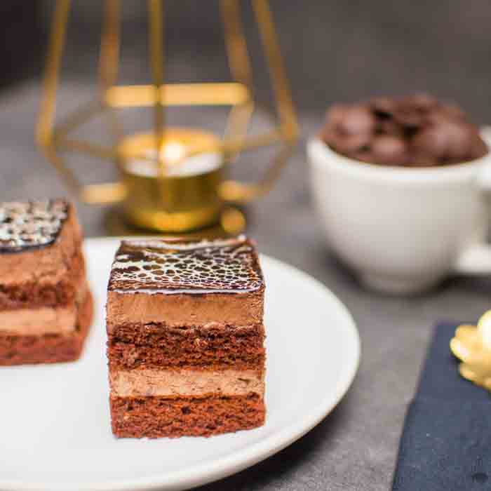 CHOCOLATE MOUSSE CAKE